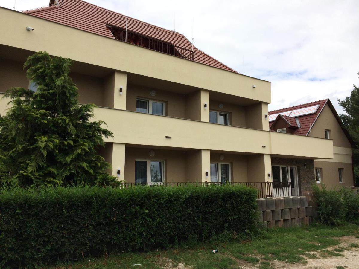 Harmonia Panzio Apartment โบกาช ภายนอก รูปภาพ