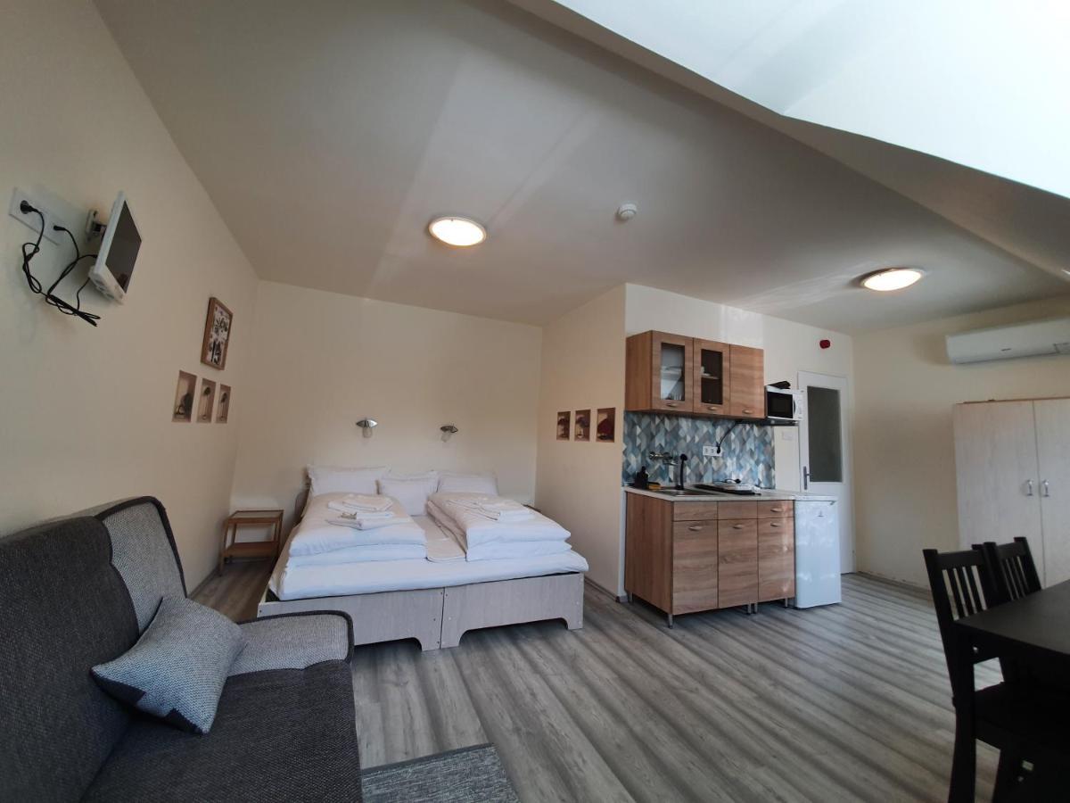 Harmonia Panzio Apartment โบกาช ภายนอก รูปภาพ
