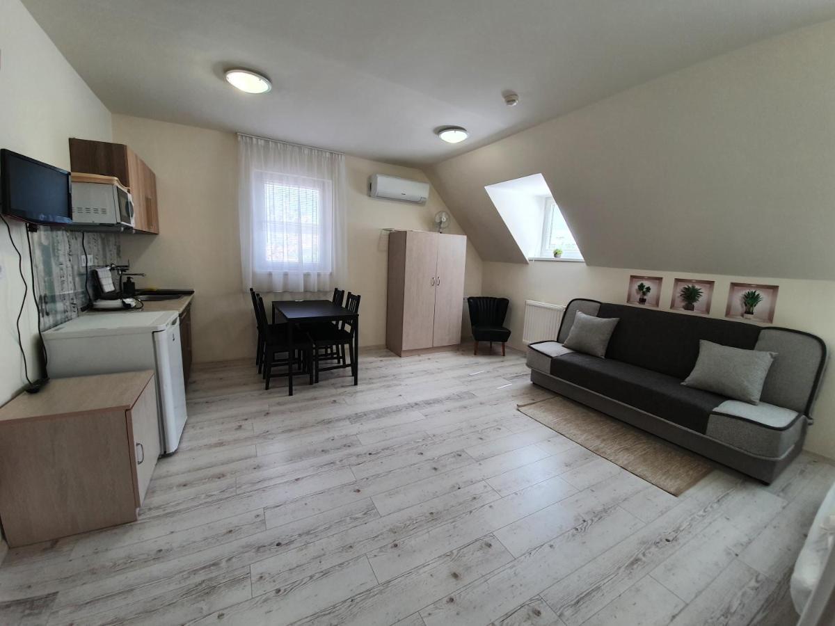 Harmonia Panzio Apartment โบกาช ภายนอก รูปภาพ